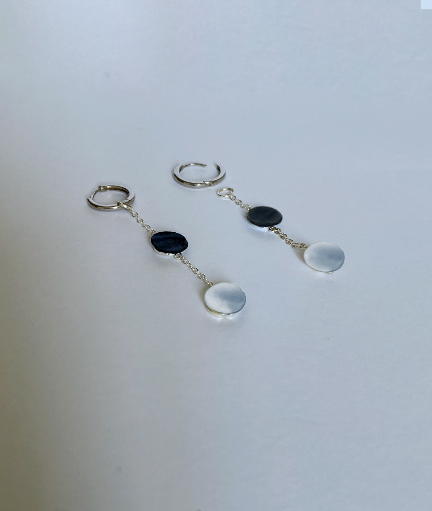 SYMPHONY HUGGIE SILVER